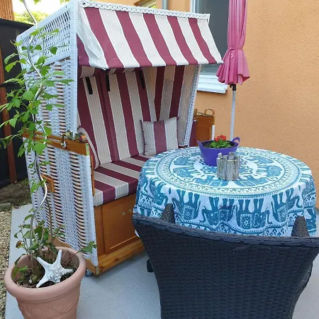 Ferienwohnungen Ueckeritz Mit Pkw Stellplatz Bei Familie Habben-Hollander Extérieur photo