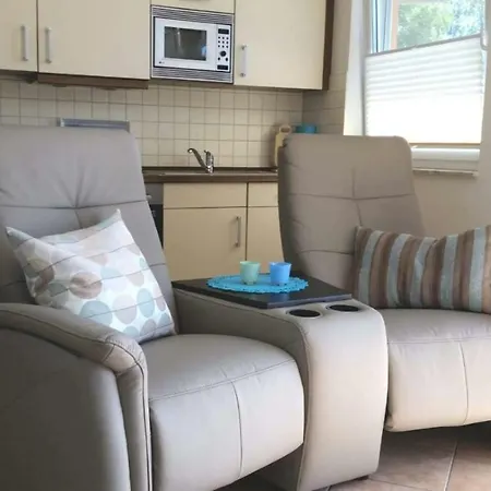 Ferienwohnungen Ueckeritz Mit Pkw Stellplatz Bei Familie Habben-Hollander Extérieur photo