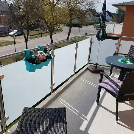 Ferienwohnungen Ueckeritz Mit Pkw Stellplatz Bei Familie Habben-Hollander Extérieur photo